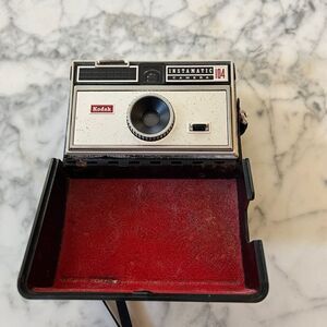 Kodak Instamatic 104 Camera w/hard case